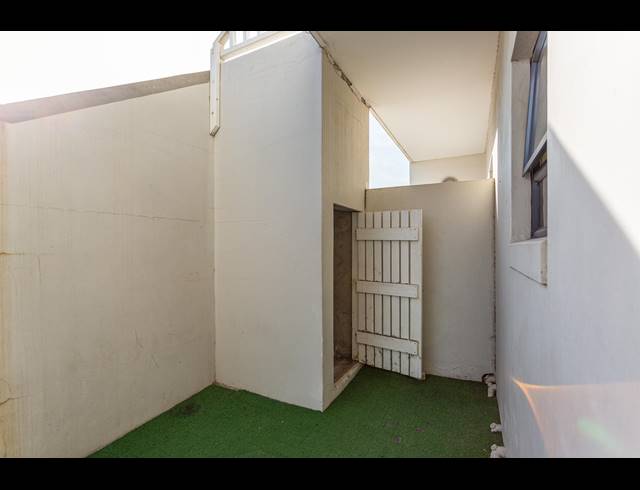 2 BEDROOM APARTMENT FOR SALE IN BURGUNDY ESTATE